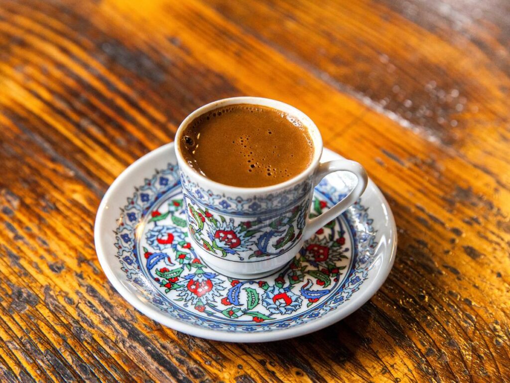 Espresso pojemność - ile ml dla idealnego naparu? 15 Filiżanka espresso. Obrazek w artykule Espresso pojemność - ile ml dla idealnego naparu?