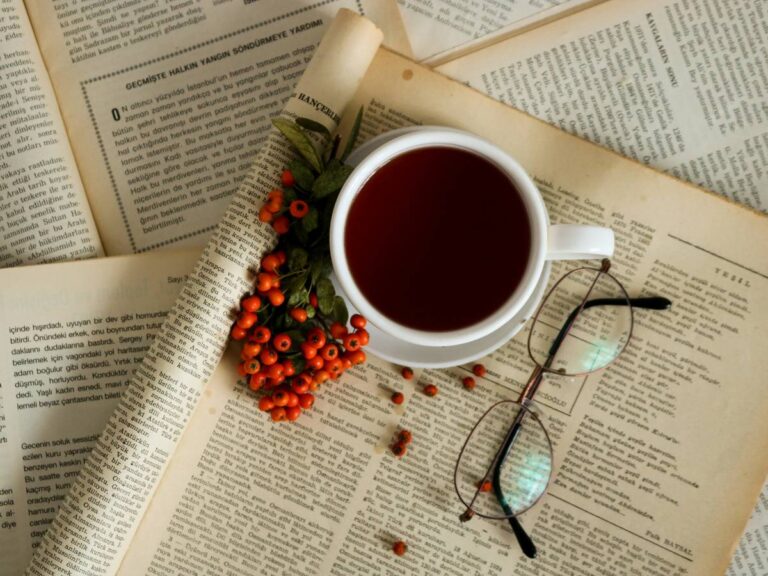 Kawa i tabletki. Obrazek w artykule Vicrebrol a kawa. Poznaj skutki interakcji leków z popularnym napojem