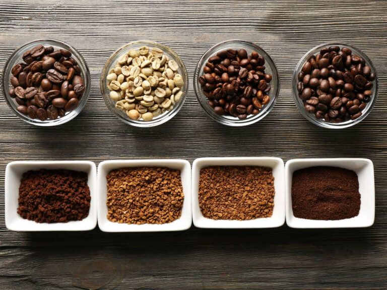 Różnokolorowe ziarna kawy. Obrazek w artykule Liberica. Poznaj aromatyczny gatunek kawy