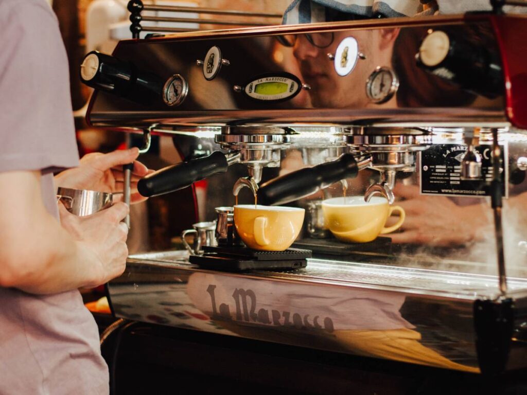 Ekspres do kawy. Obrazek w artykule Delonghi. Poznaj historię włoskiego producenta sprzętu kuchennego