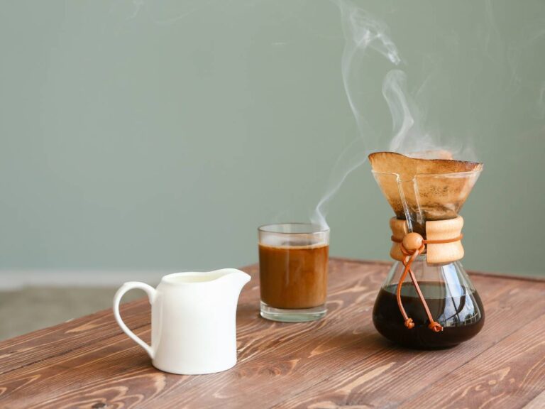 Zaparzacz do kawy Chemex. Odkryj jeden z najlepiej zaprojektowanych produktów 2 Zaparzacz i inne akcesoria. Obrazek w artykule Zaparzacz do kawy Chemex. Odkryj jeden z najlepiej zaprojektowanych produktów